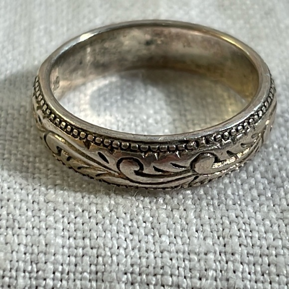 Jewelry - 925 Silver Ring with Beautiful Detail